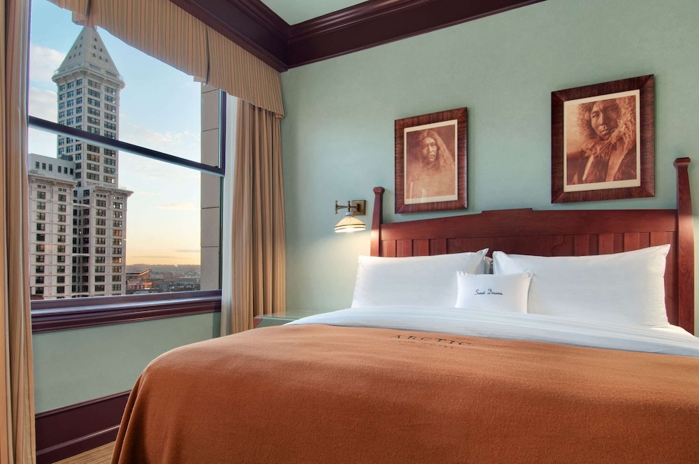 Arctic Club Hotel 11/50