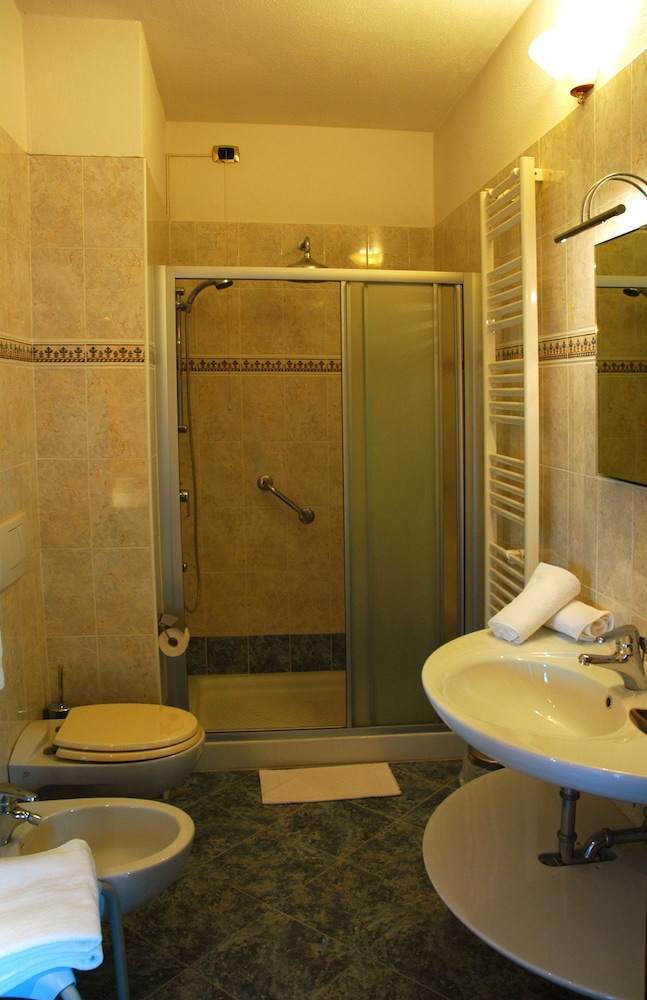 غرفة أساسية بسرير كوين بإطلالة على الحديقة، Hotel Sonenga 8/8