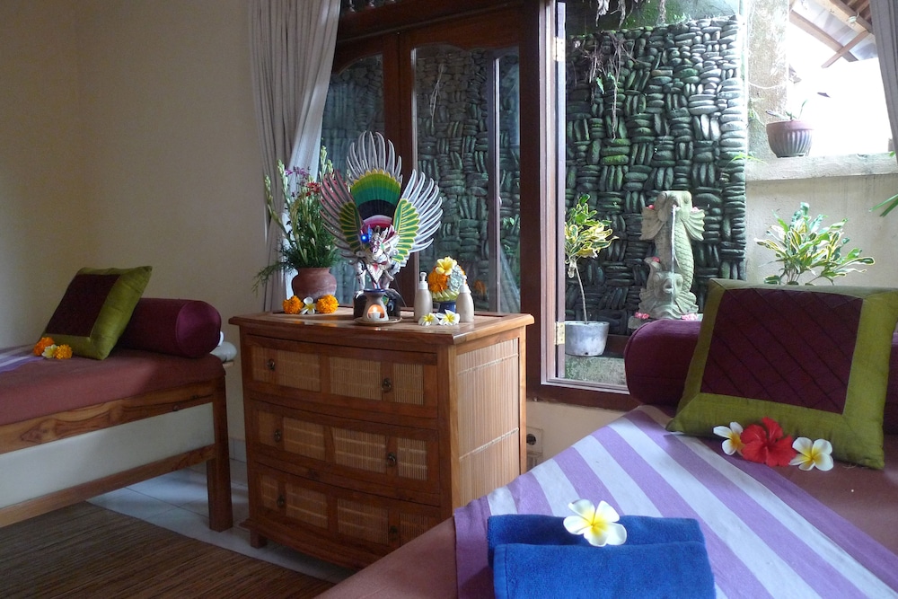 Kebun Indah 53/72