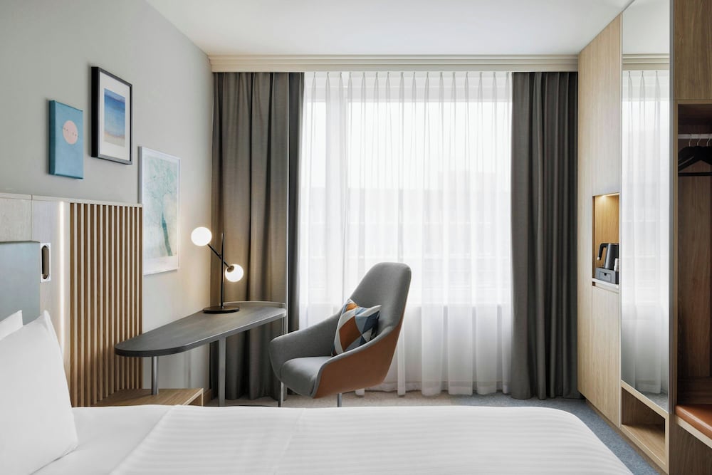 Superior, King Bed, Courtyard View, Courtyard by Marriott Zurich North 8/10