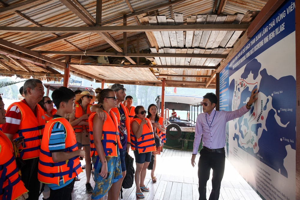 Halong Royal Palace Cruise 44/62