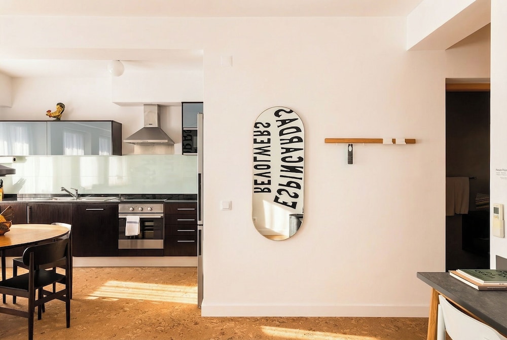 The Lisbonaire Apartments 10/49