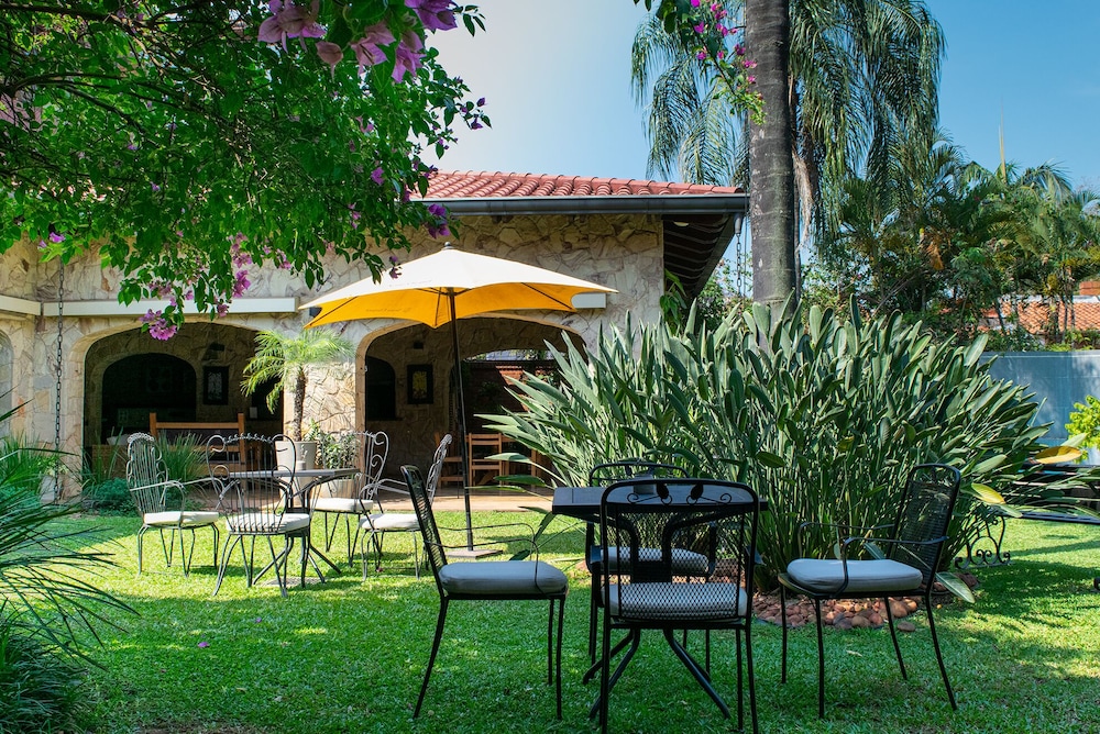 LAS LOMAS CASA HOTEL 72/75