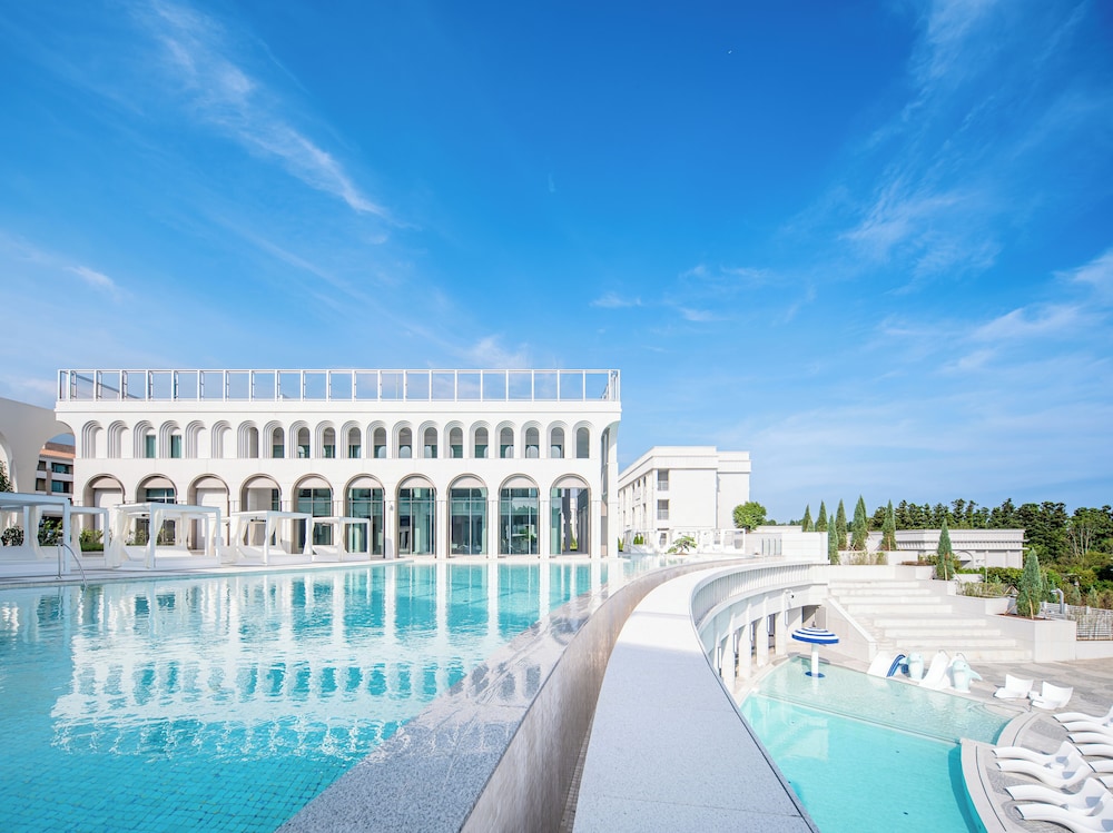 The Siena Resort 1/50