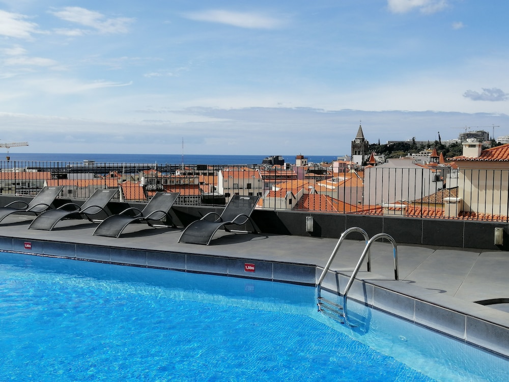The Editory Garden Carmo Funchal 56/63
