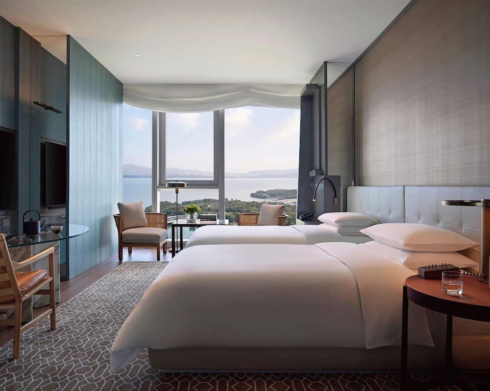 Room, Twin Beds, Bay View