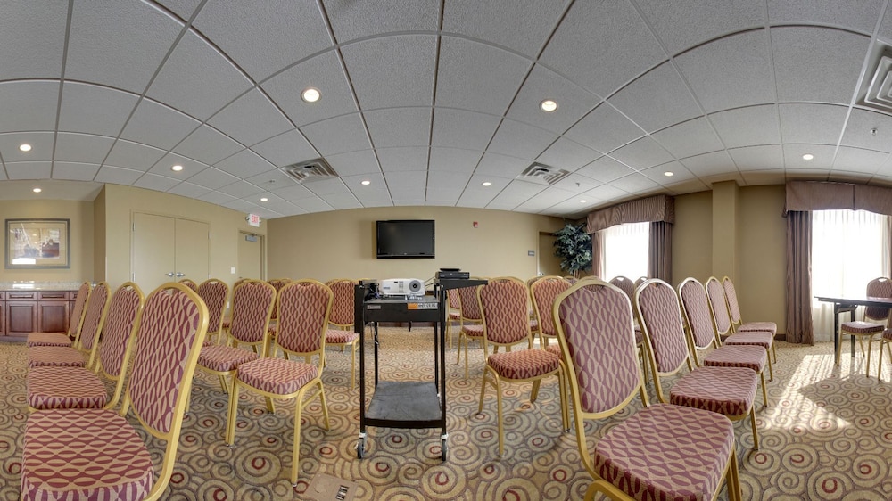 Hampton Inn & Suites West Bend 45/48