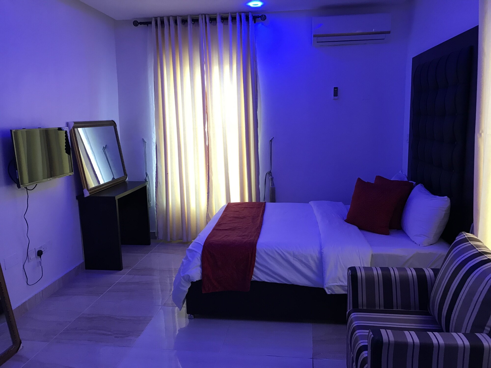 DELUXE, APARTMENT, MULTIPLE BEDS