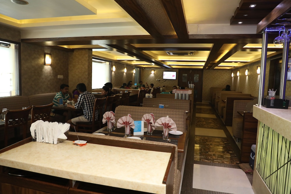 Hotel Anantha Executive Suites 14/18