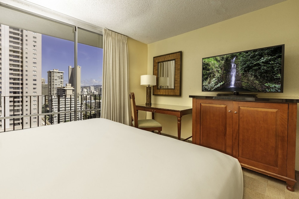 Ohia Waikiki Studio Suites 38/99