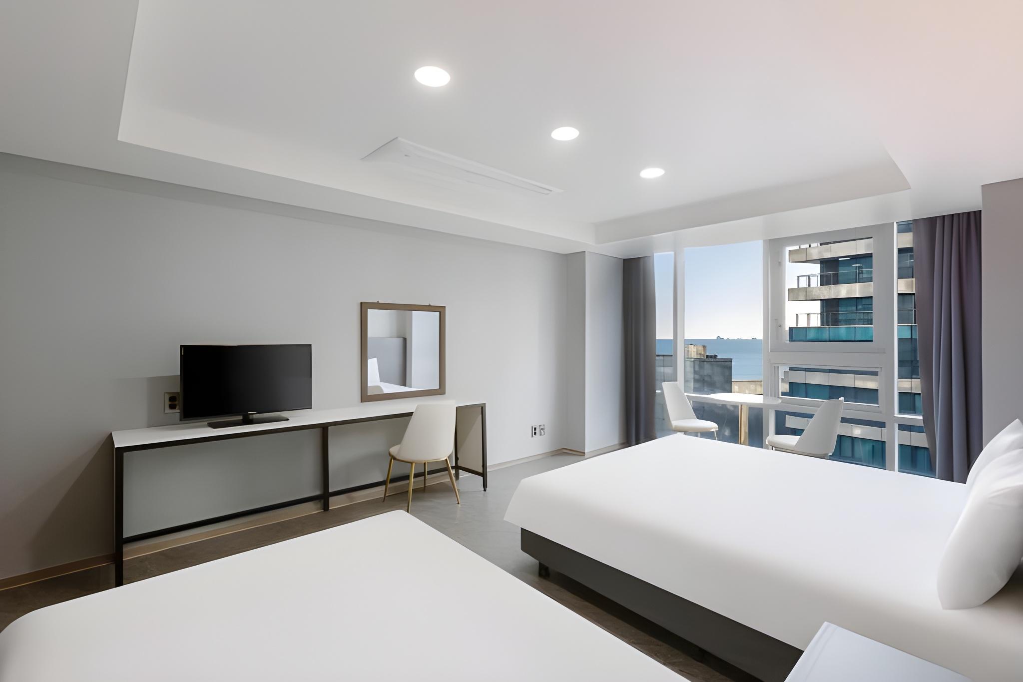 Renovated, Family, Twin Beds, Partial Ocean View