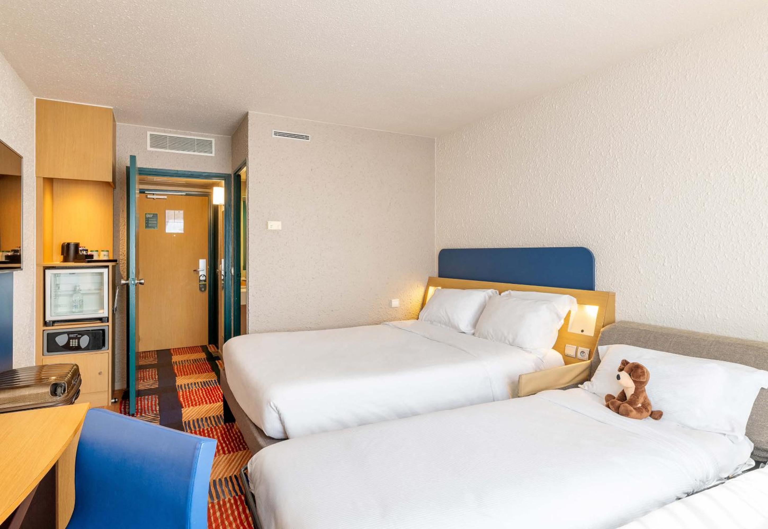 Room at B&B Hotel Lyon Nord 4 Stars, DARDILLY