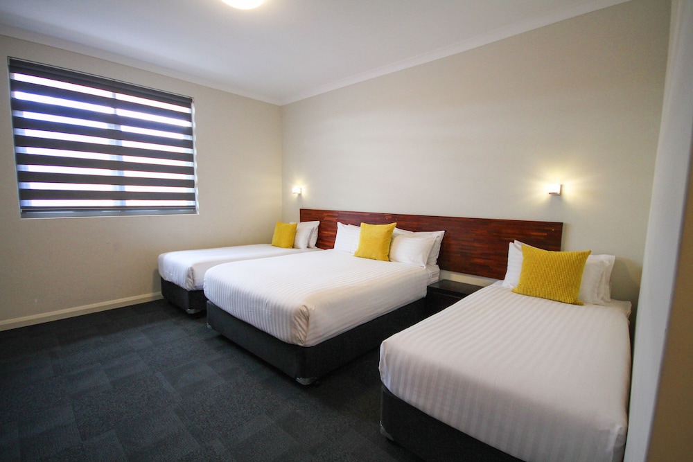 Gallery Hotel 38/71