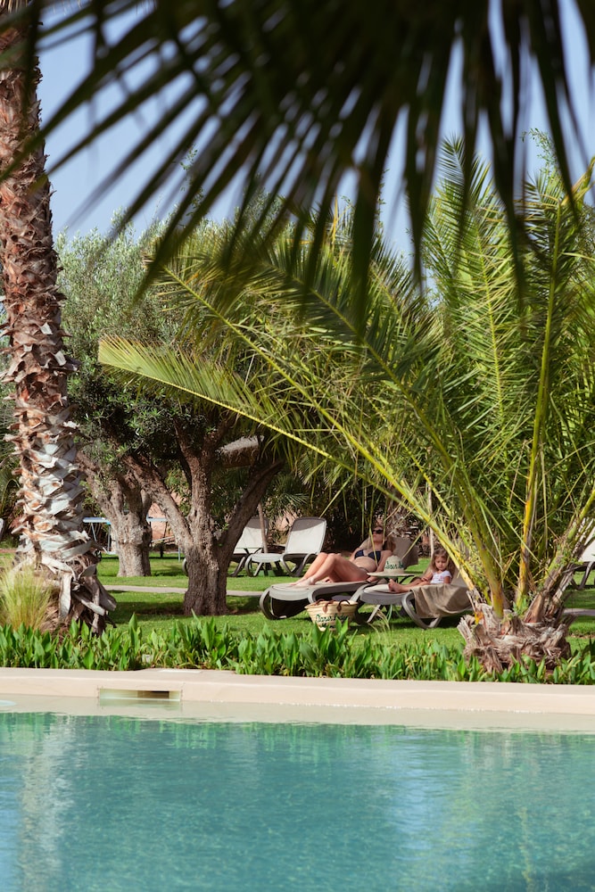 Oasis Lodges 68/72