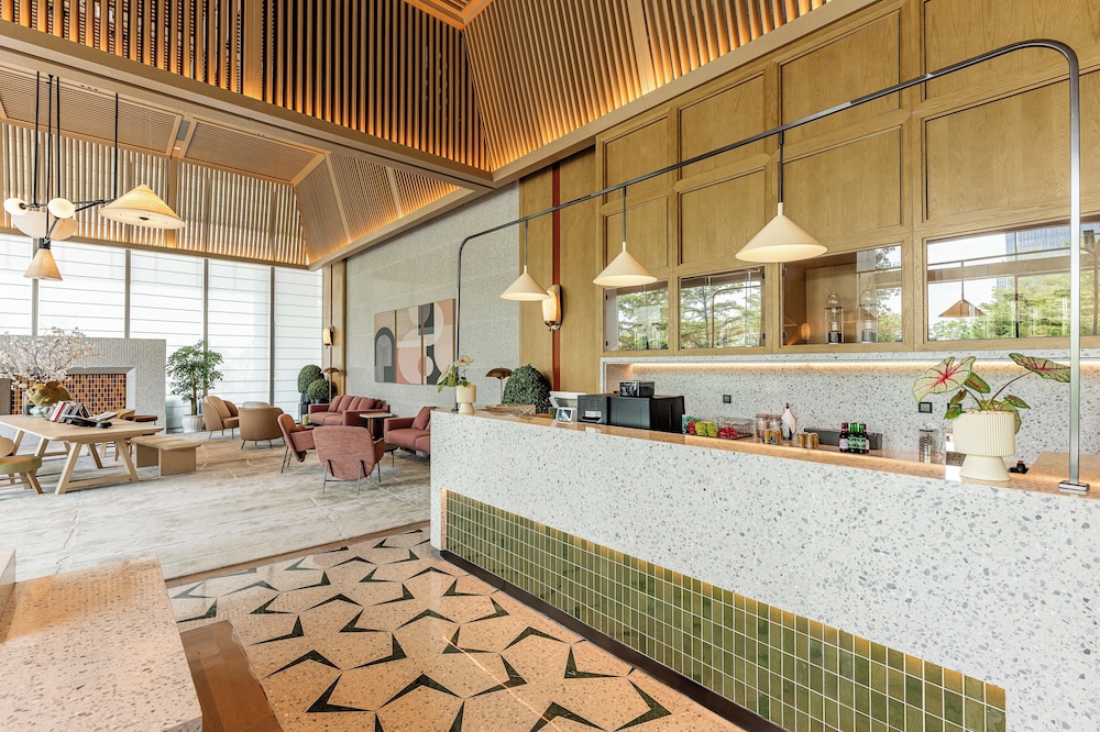 EVEN Hotel Guangzhou Baiyun Station by IHG 7/50
