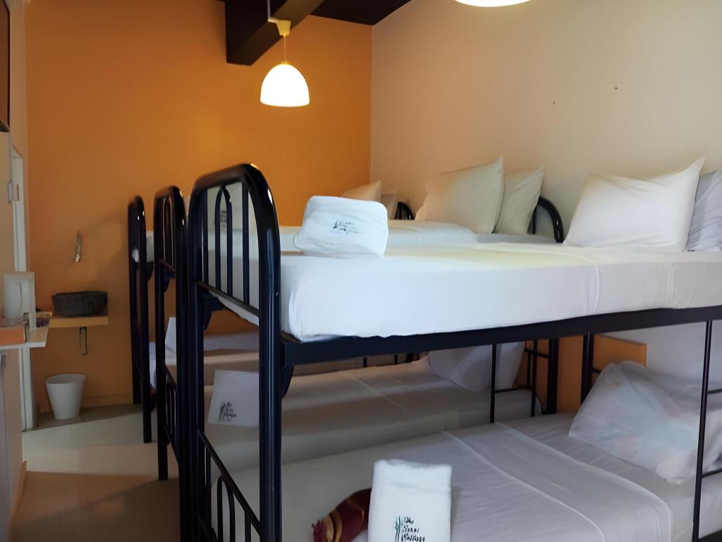 The Serai Cottage Transit Hotel 12/38