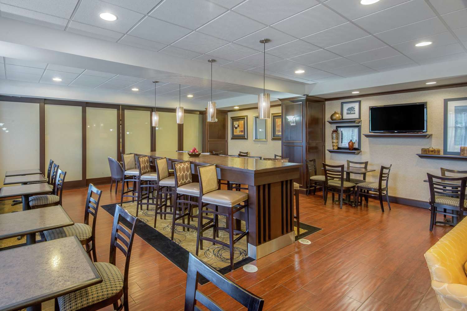 Hampton Inn Meadville 36/45