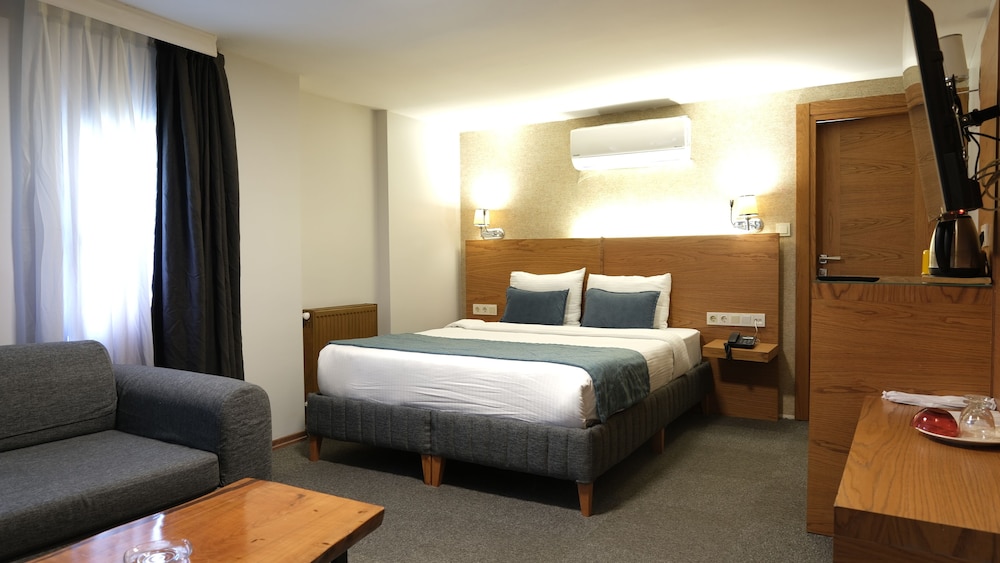 Varyant Hotel 8/35