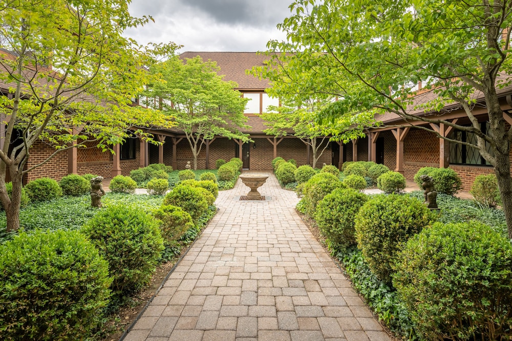 English Inn of Charlottesville 53/60