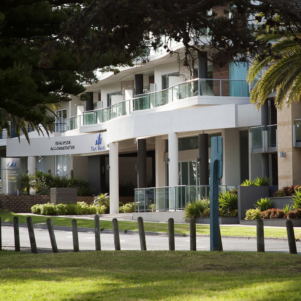 The Waves Serviced Apartments 10/52