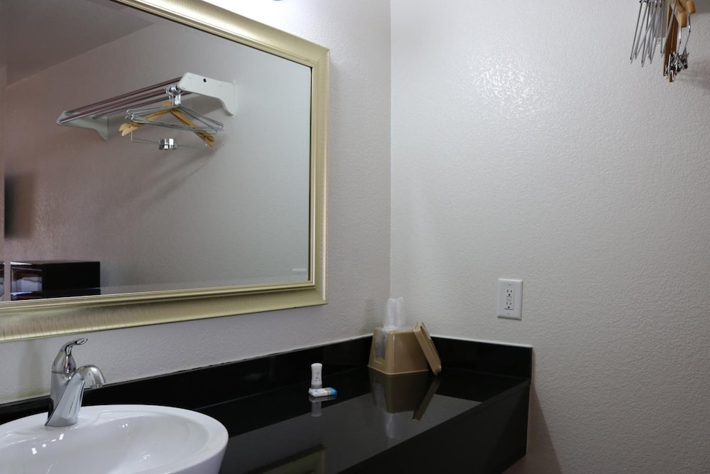 Heritage Inn & Suites 12/31