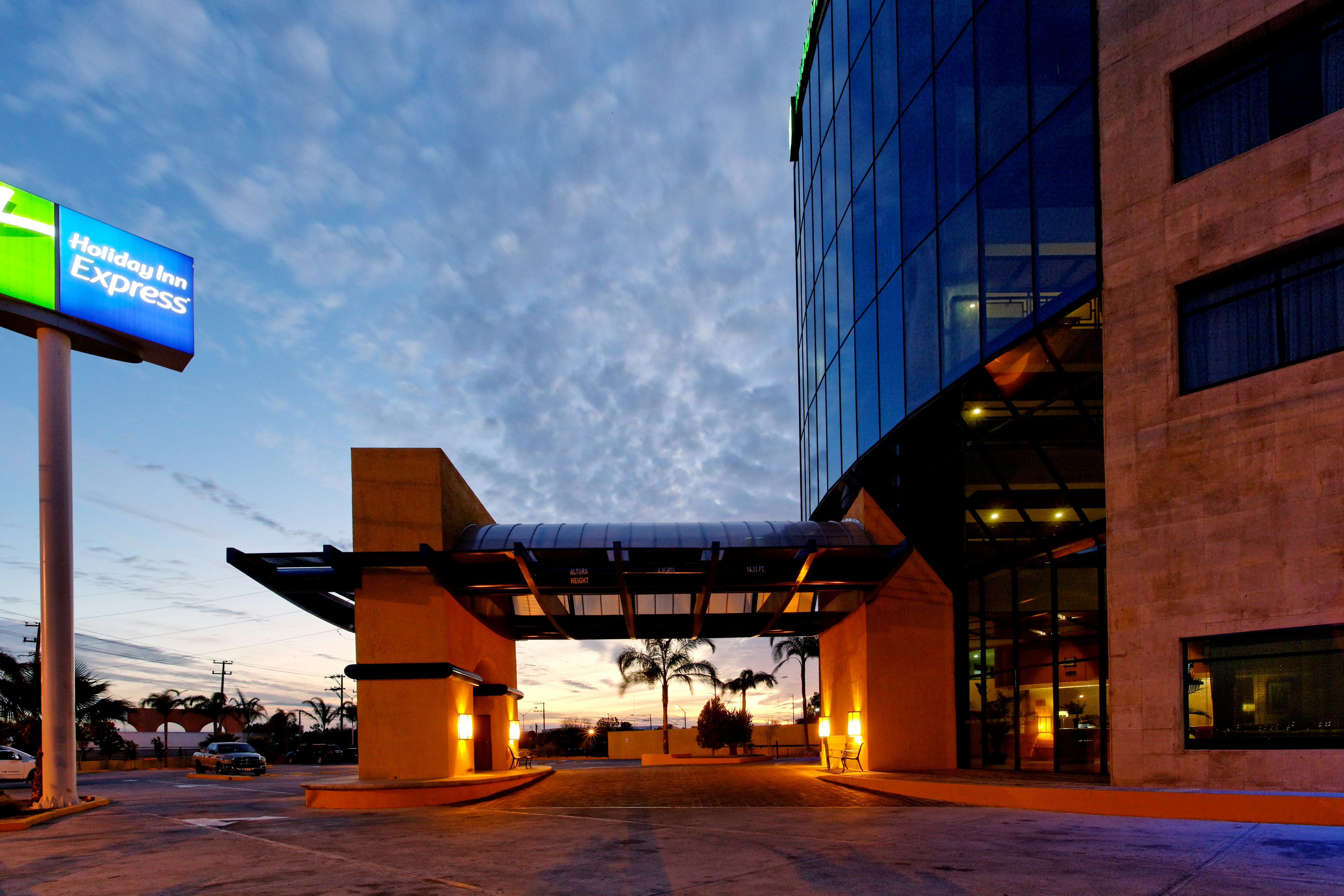 Holiday Inn Express Nuevo Laredo 5/51
