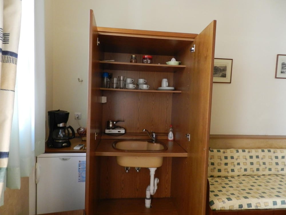 En Ermoupoli 8/50
