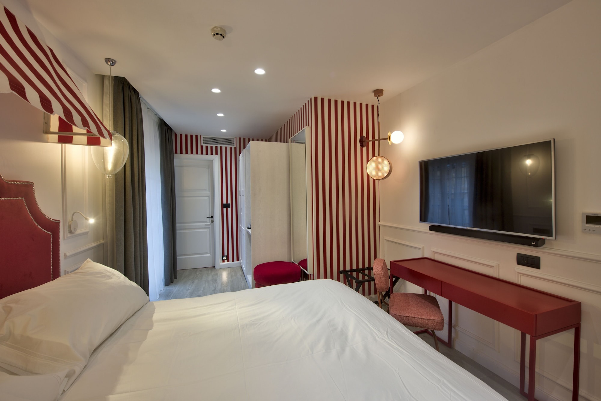Comfort, King Bed, Accessible