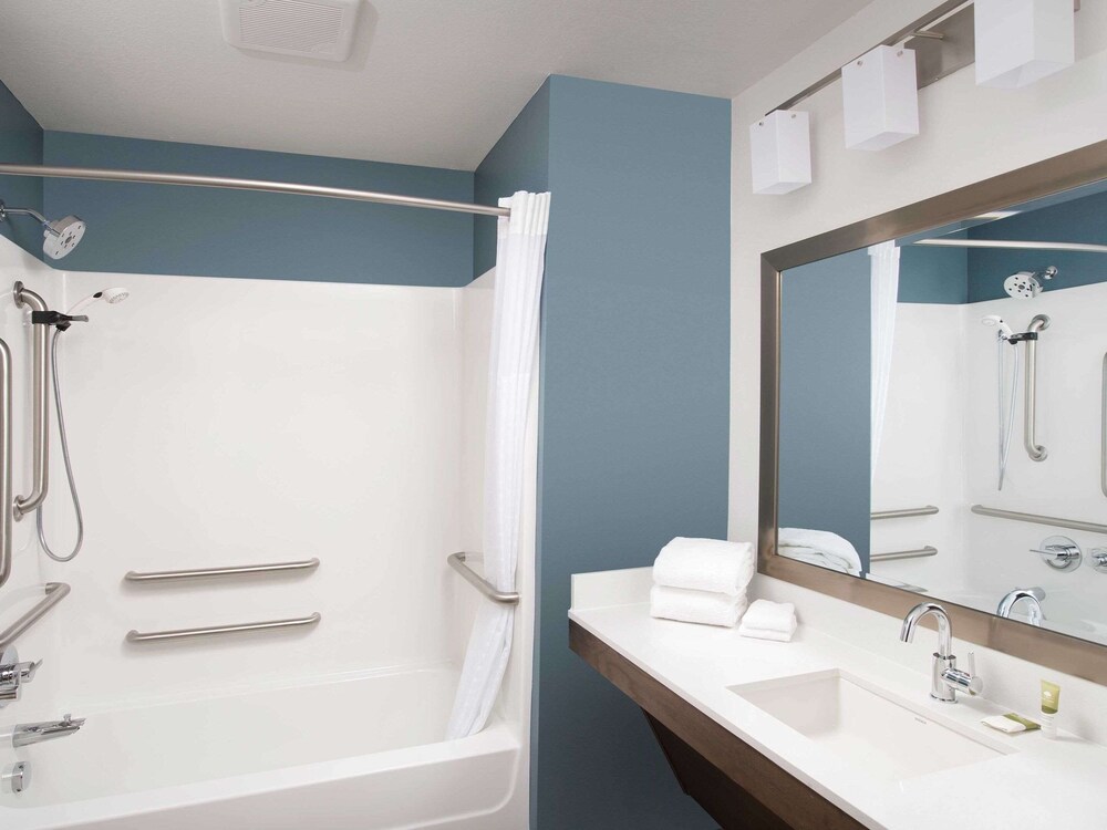 WoodSpring Suites Lackland near Sea World 23/34