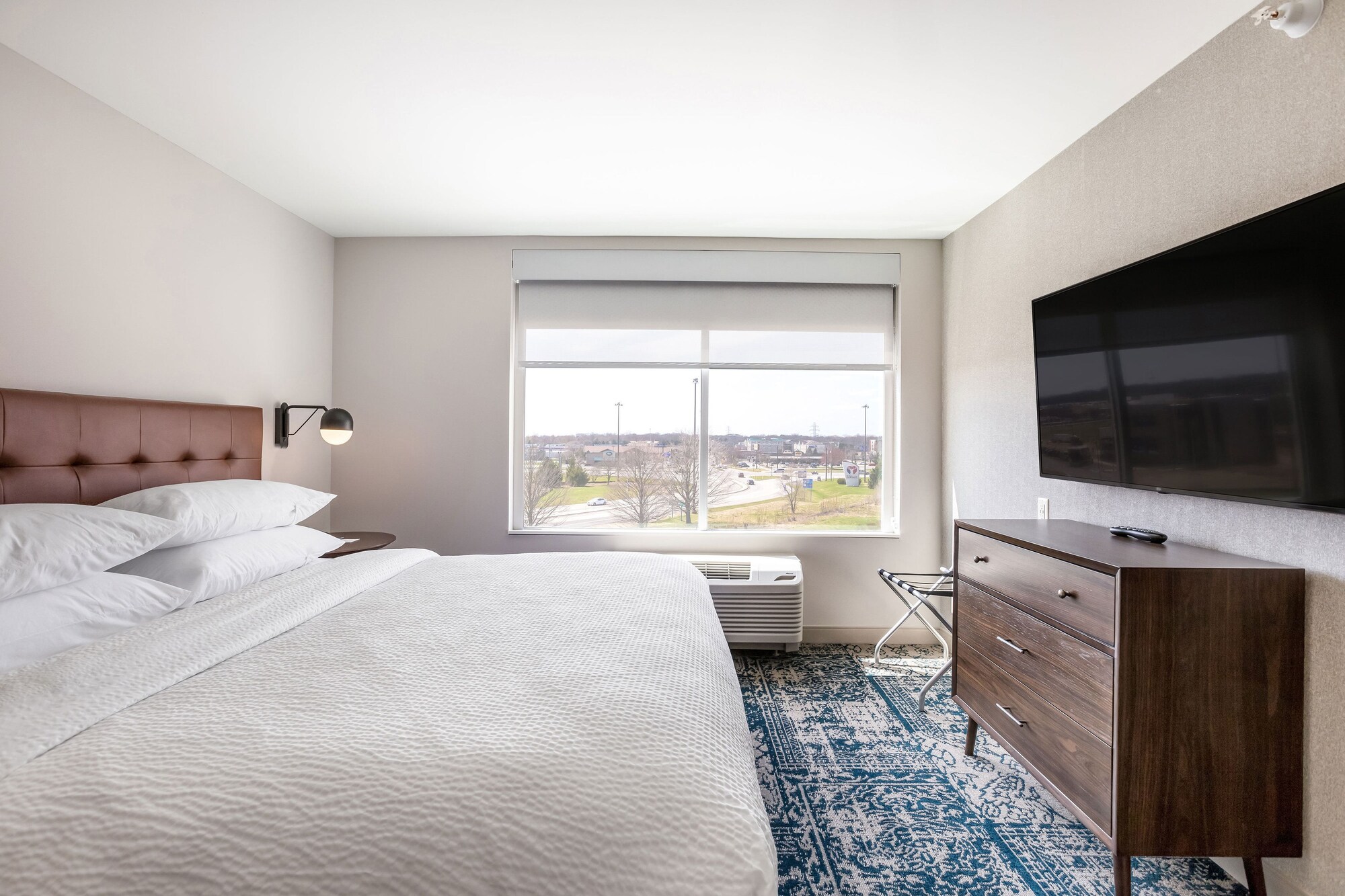 Suite, King Bed, City View, Sofa