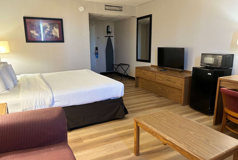 غرفة بسرير كينج، Days Inn by Wyndham Williamsport 4/4