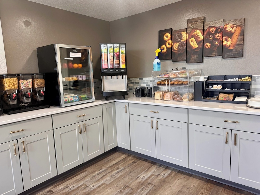 Super 8 by Wyndham Great Falls City Center 30/49