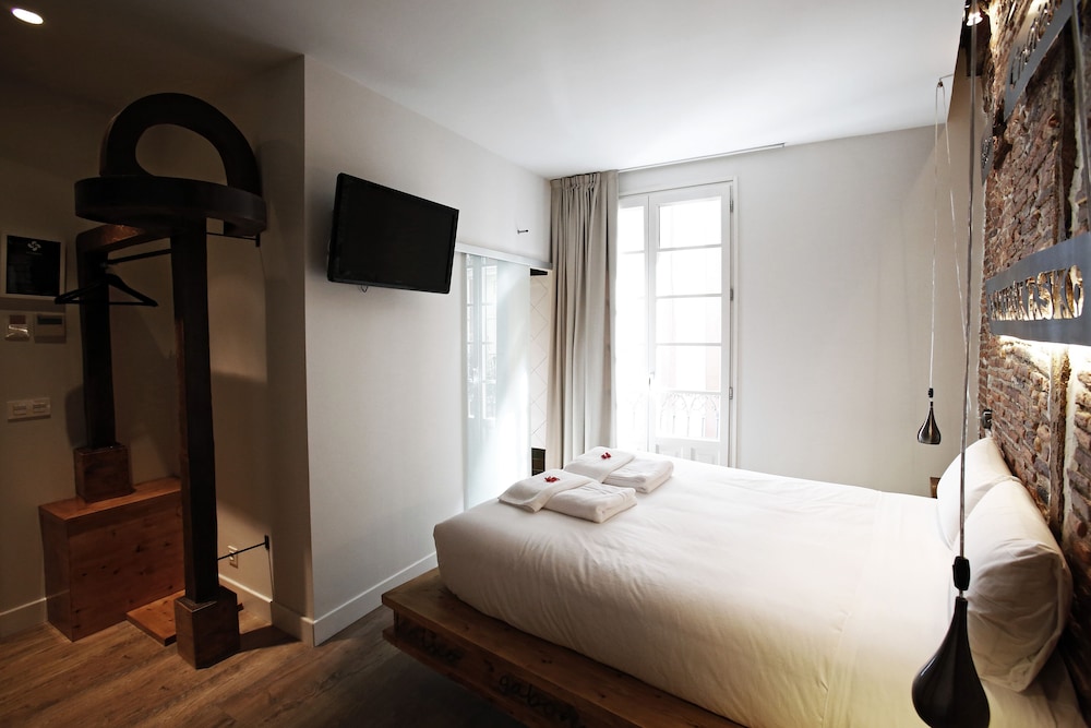 STANDARD, DOUBLE BED