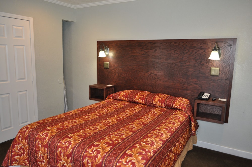 Santa Cruz Inn Riverside 10/23
