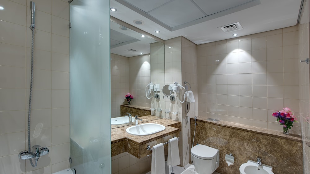 Center Hotel Sharjah 33/34