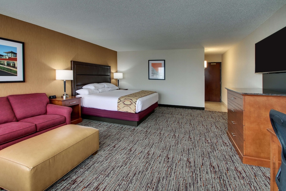 Drury Inn and Suites Evansville East 12/50