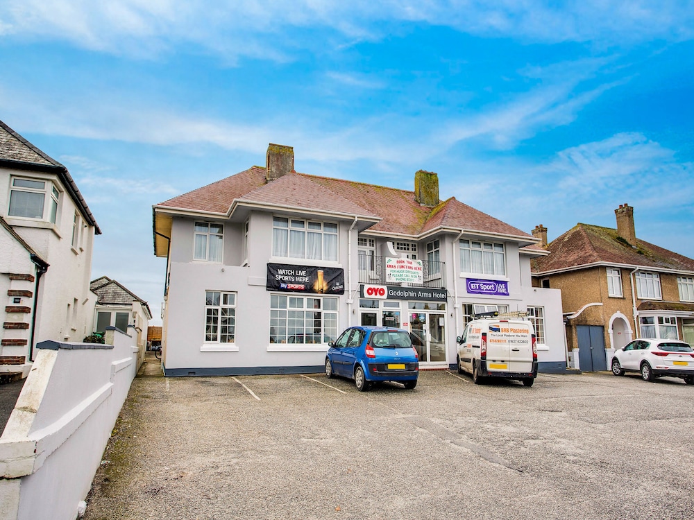 Oyo Godolphin Arms Hotel 63/67