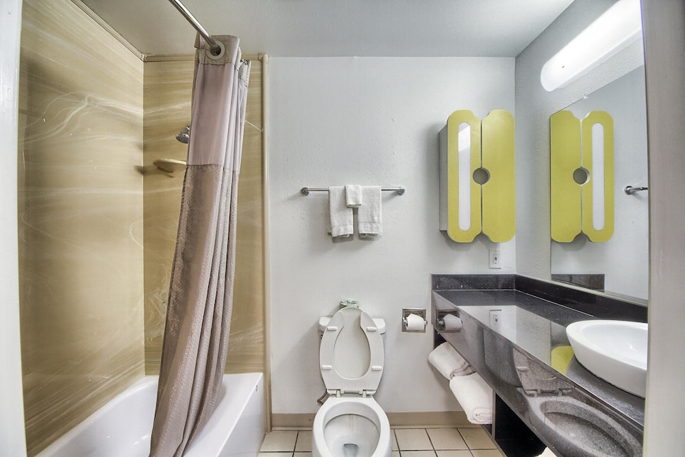 Studio 6 Extended Stay - San Antonio, TX - Medical Center 57/60