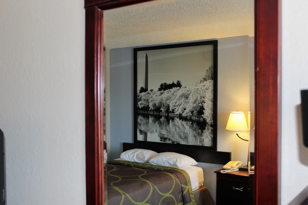 Super 8 by Wyndham Tuscaloosa 36/47