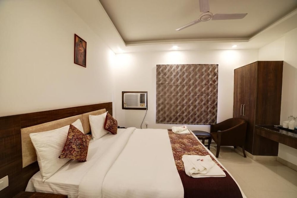 Hotel Chanakya Inn 7/38