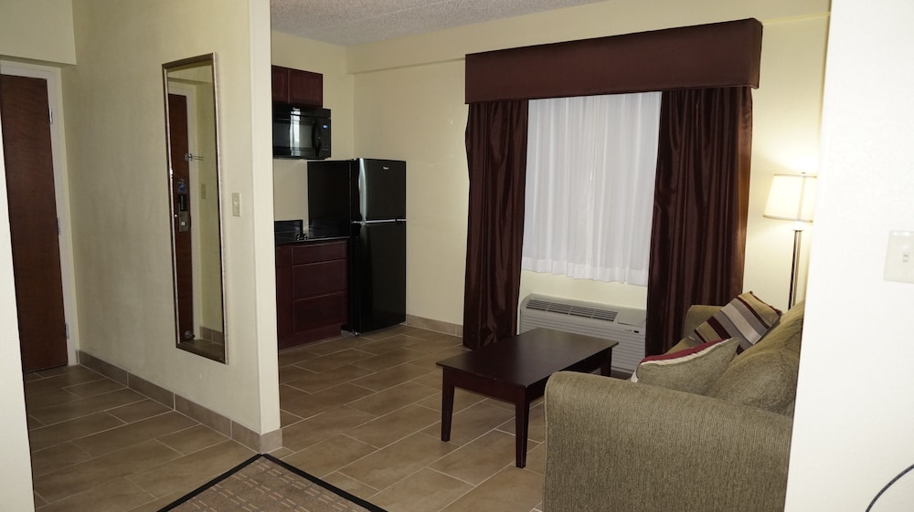 Best Western Airport Inn And Suites Cleveland 26/37