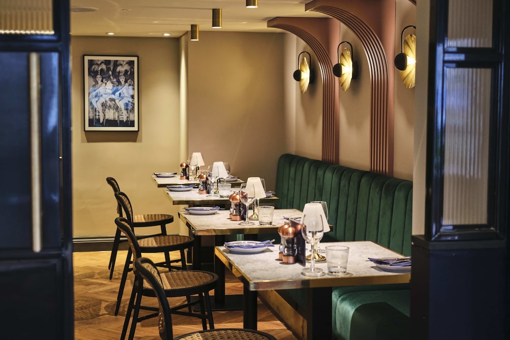 Le Monde Hotel 40/50