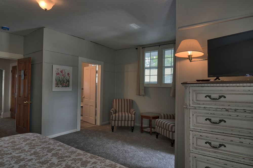 Charlevoix House 7/50