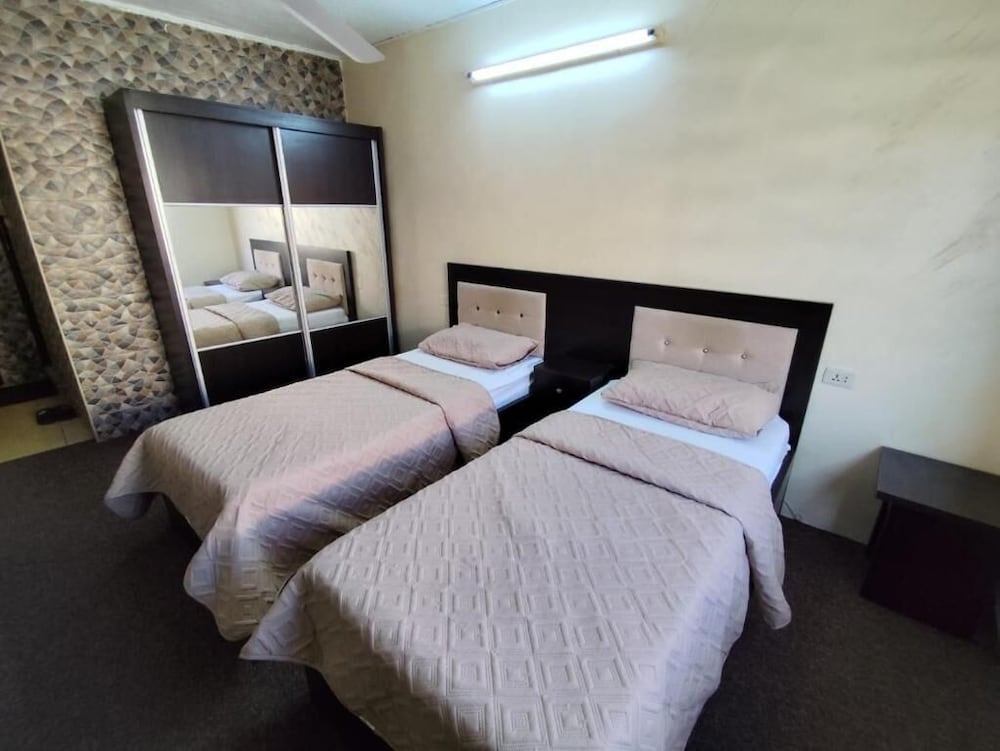 1 BEDROOM, STANDARD, DOUBLE OR TWIN BED