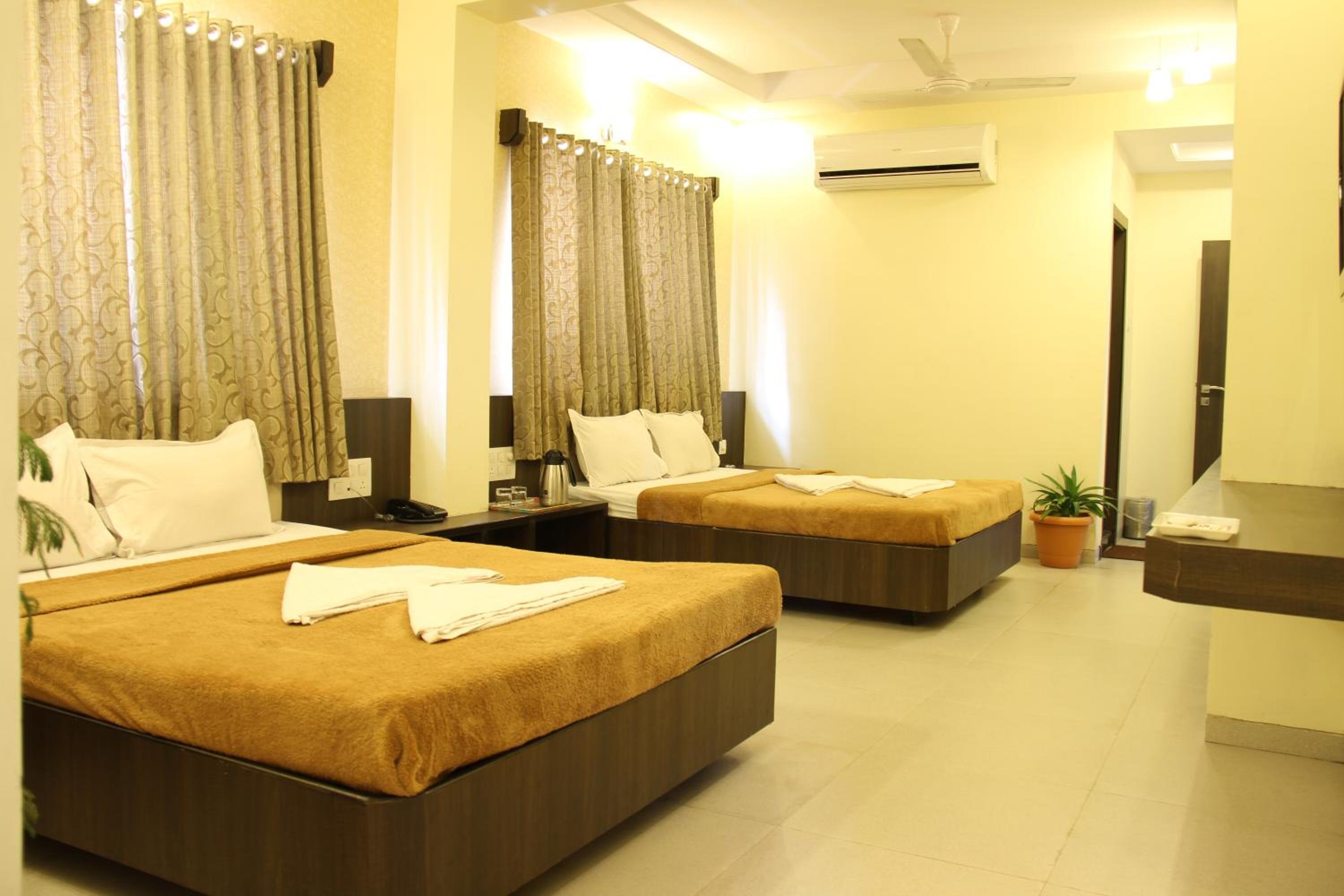 Hotel Sai Gurusthan 26/70