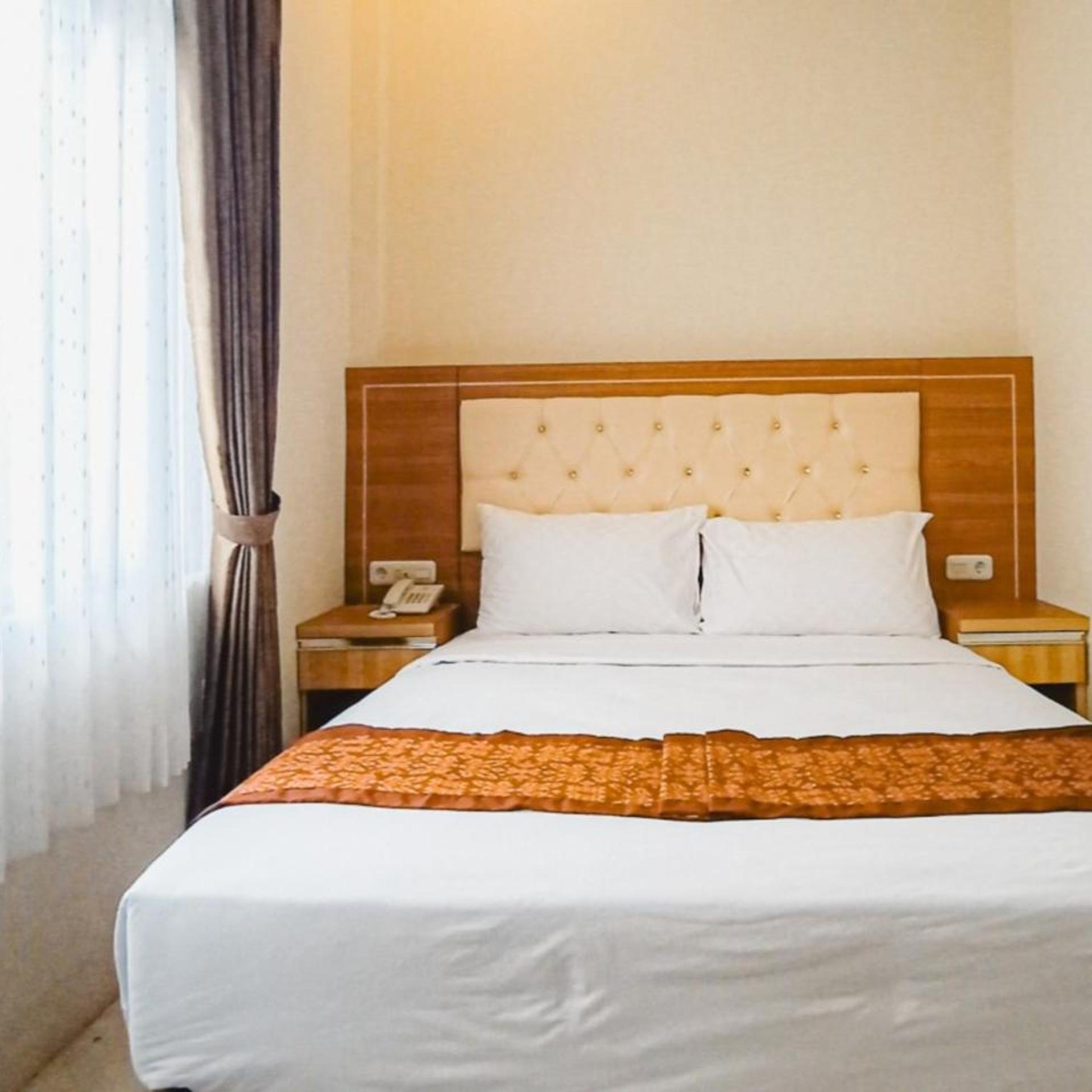 STANDARD, QUEEN BED