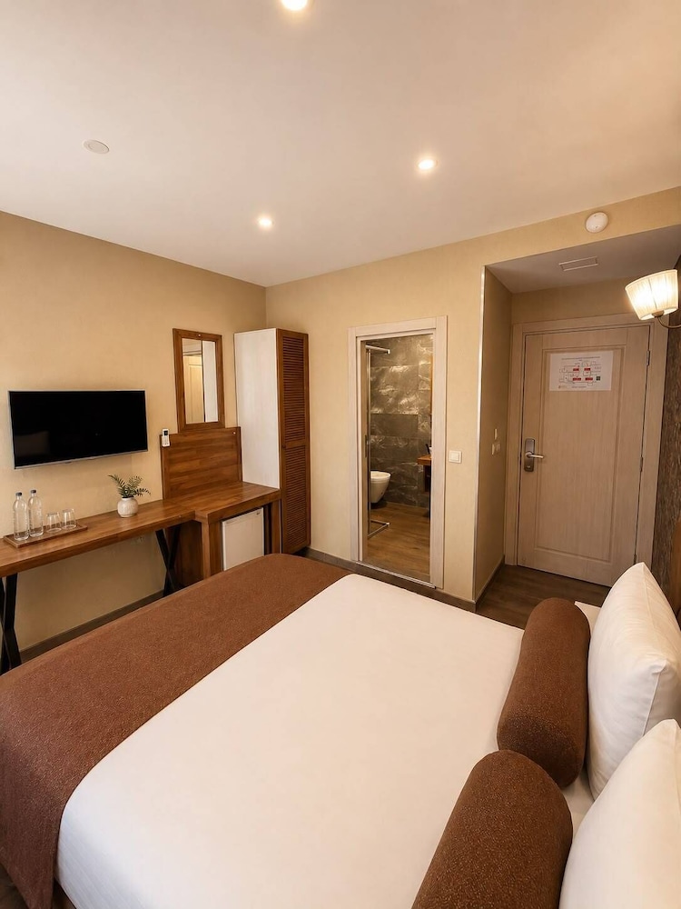 Kuzen Otel - Adults Only 6/50