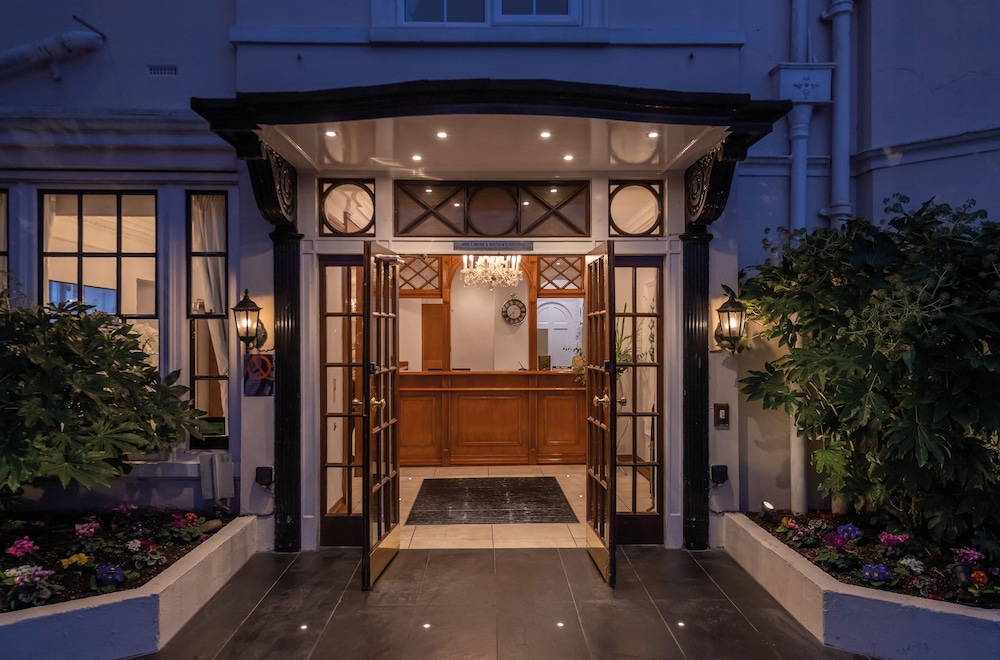 The Belmont Hotel 5/50