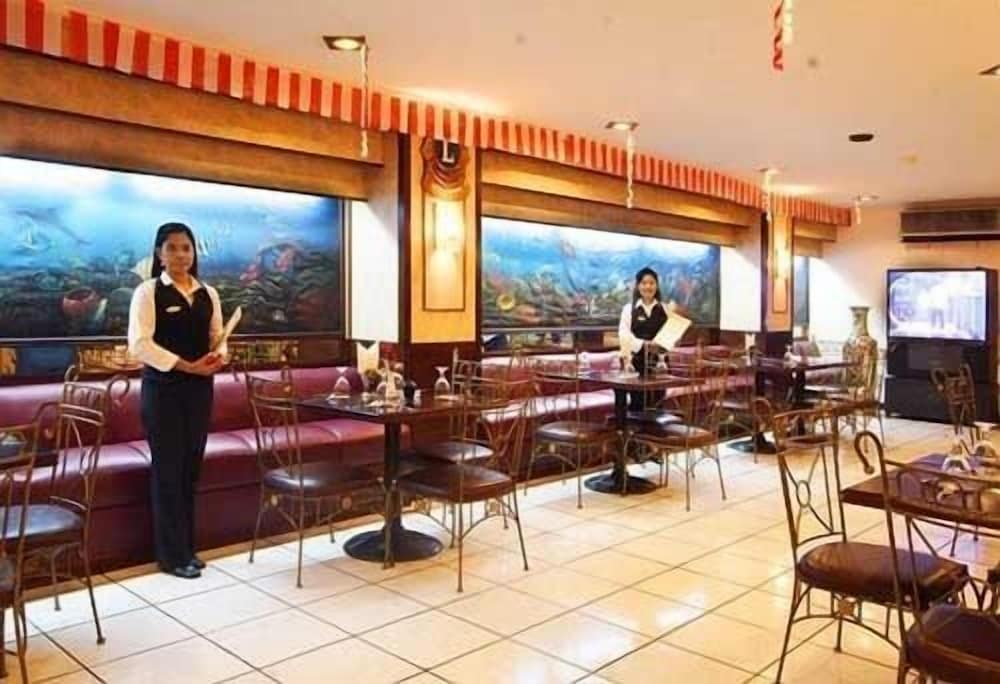 Losari Beach Hotel 25/26