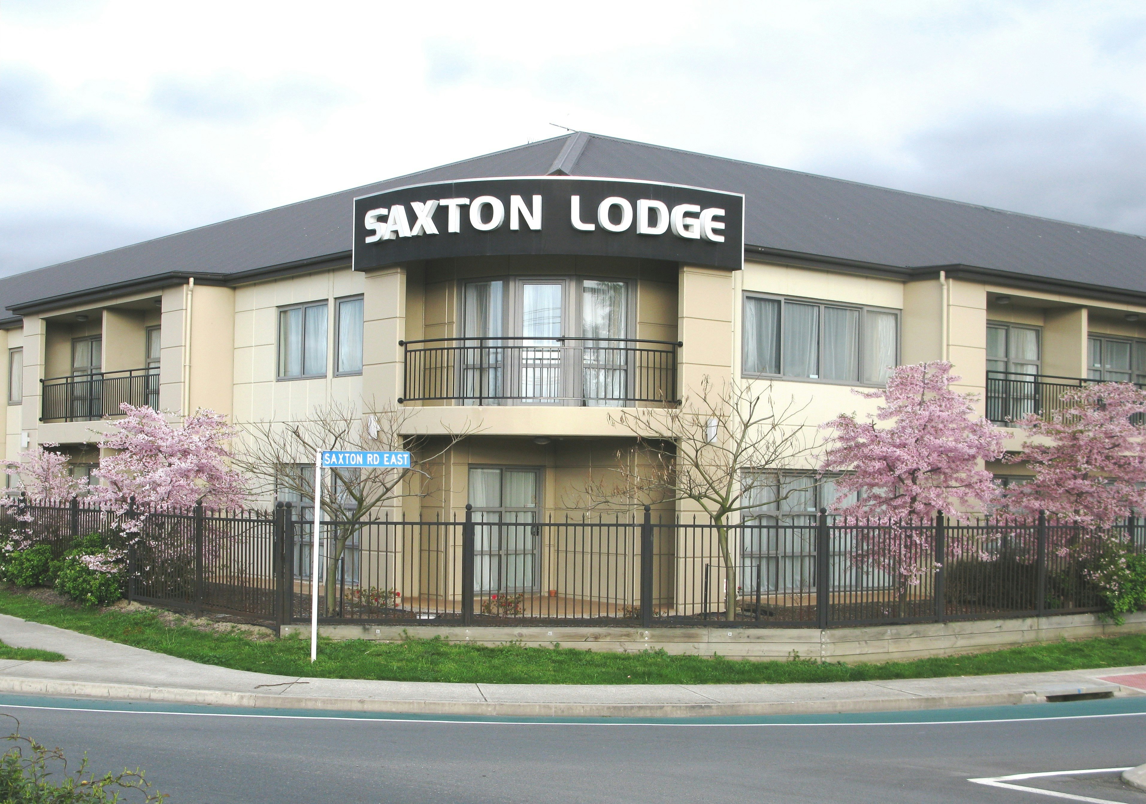 Saxton Lodge 4/39